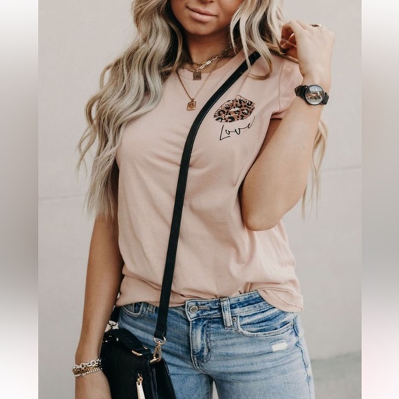 LEOPARD Love Graphic Tee - Picture 3 of 3